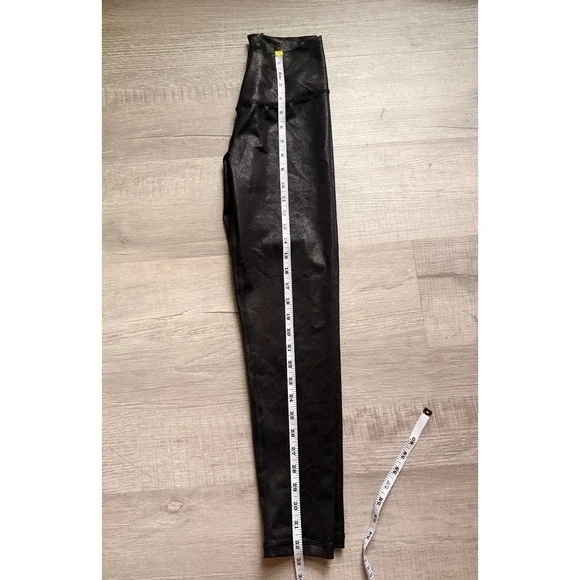 OFFLINE By Aerie Hugger Crackle black Crossover Legging women's medium - Picture 10 of 12